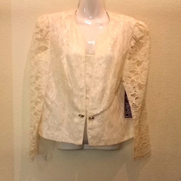 Patra 2 Piece Cream Lace Suit - Picture 7 of 15